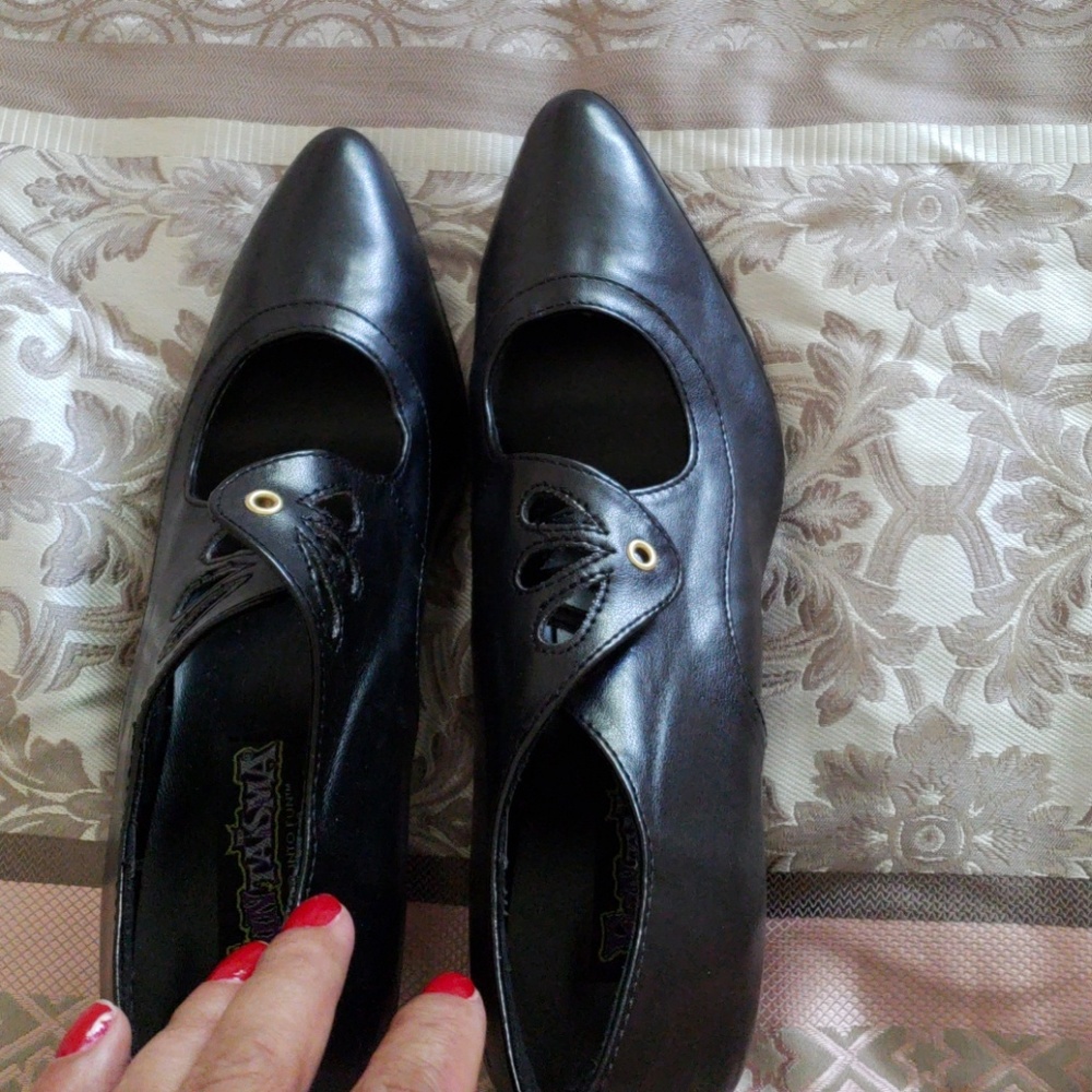 1920 or 30's style heels